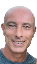 gallery/carlos fondo blanco